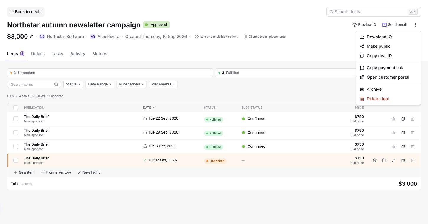 Deal actions menu with public visibility, payment link, customer portal, archive, and delete